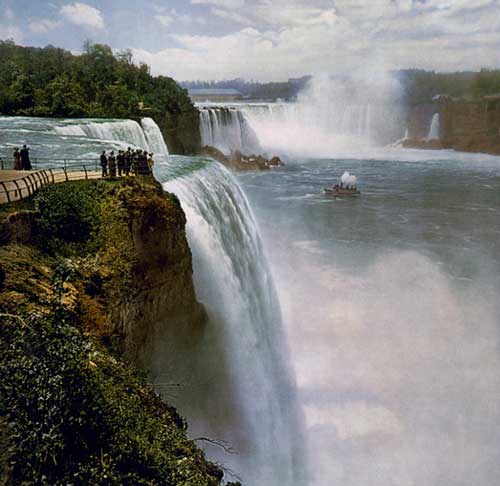Prospect Point, Niagara Falls, by William Henry Jackson, Detroit Publishing Co, about 1900.