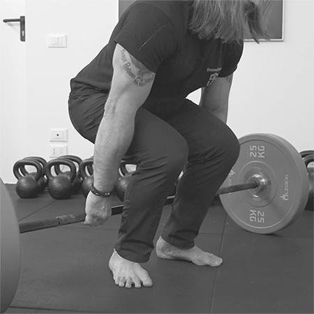 Fabio Zonin shows the Hack Deadlift