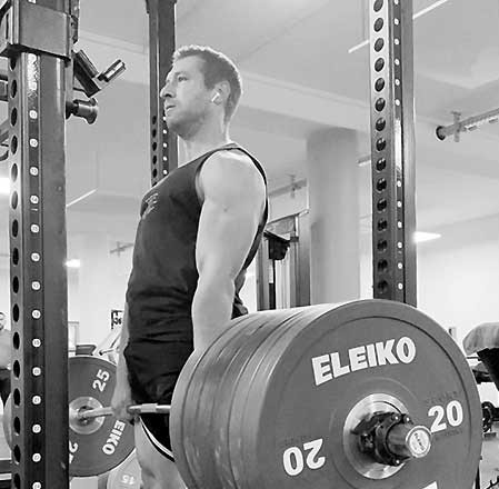 Sven Rieger performing a rack pull of 300kg