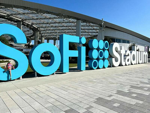 SoFi Stadium partners with evolv technology