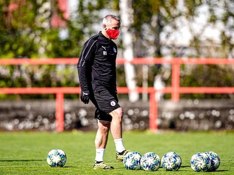 Czech Republic league to resume