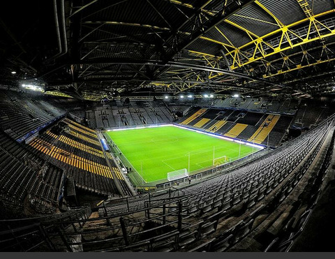 Stadium in Dortmund on full capacity after 2 years