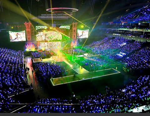 Shanghai 10000 people attend arena show