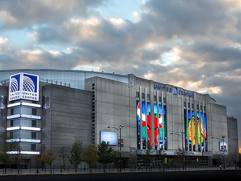 United Center to allow fans to return