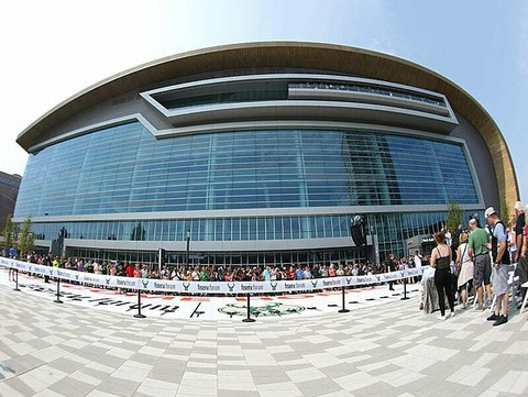 Milwaukee Bucks offer fans vaccination on gameday