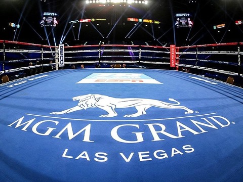 Las Vegas boxing returns