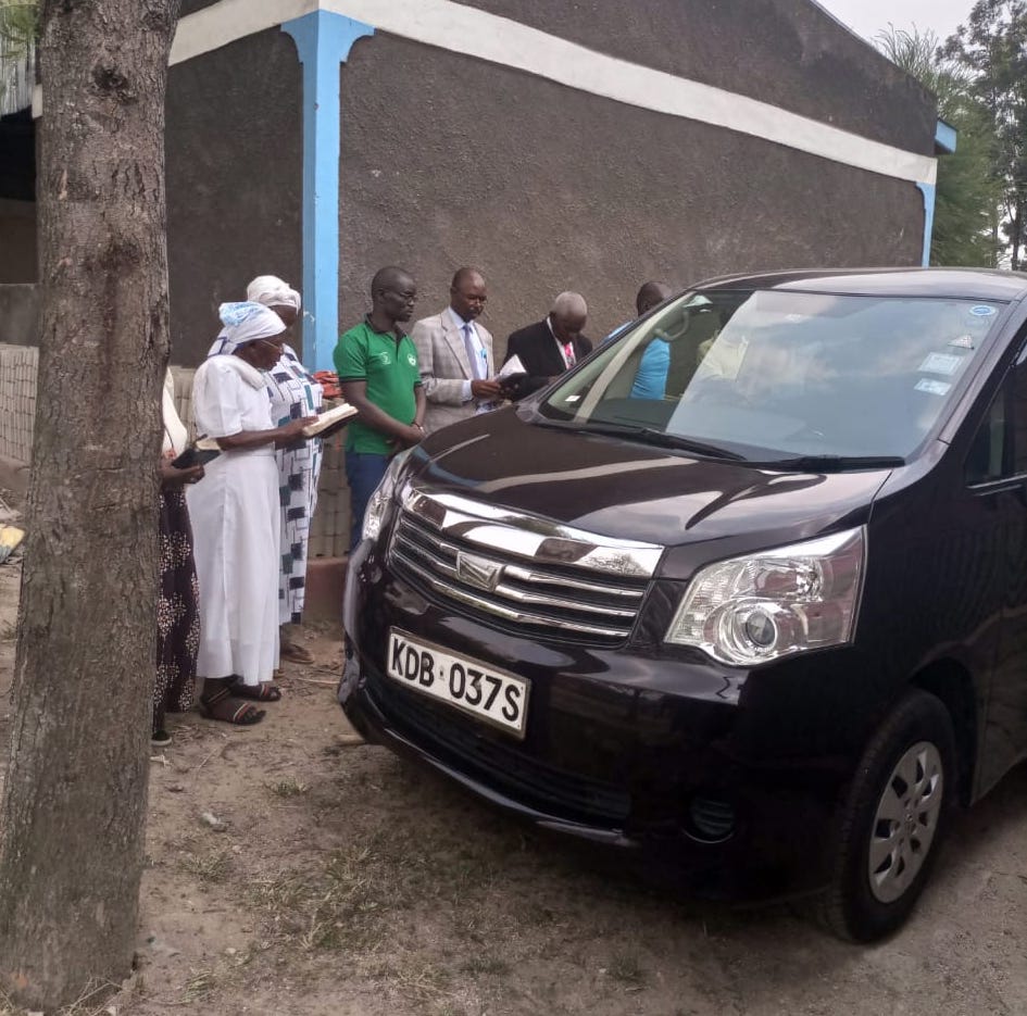 Toyota Noah minivan blessing