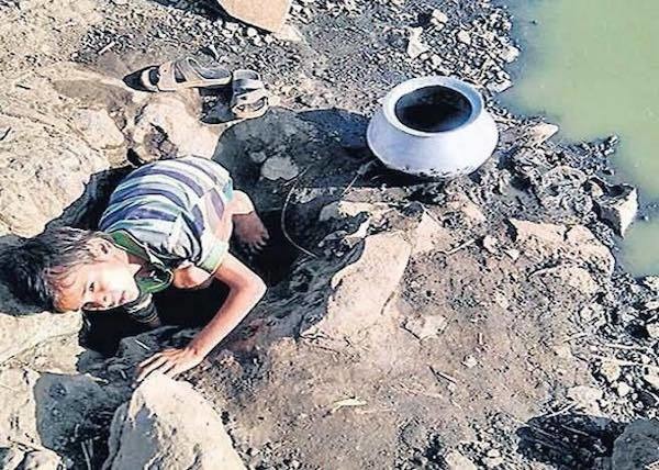 adivasi board digging for water
