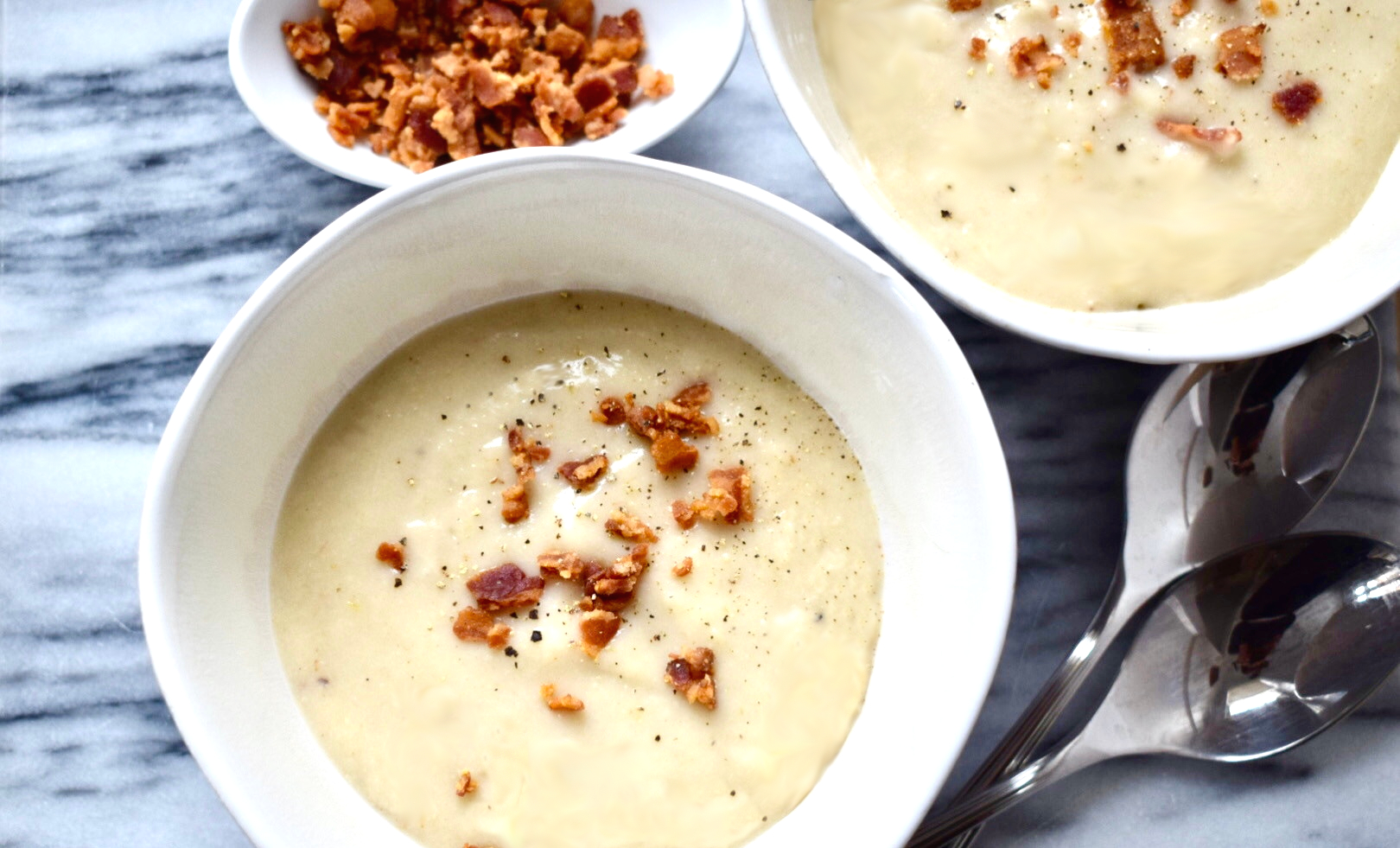 Cauliflower soup with crumbled bacon